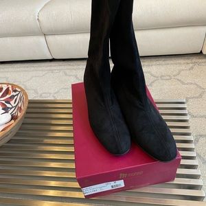 Munro Newbury tall boots size 10 1/2 M.